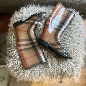 Authentic Burberry rain boots!
